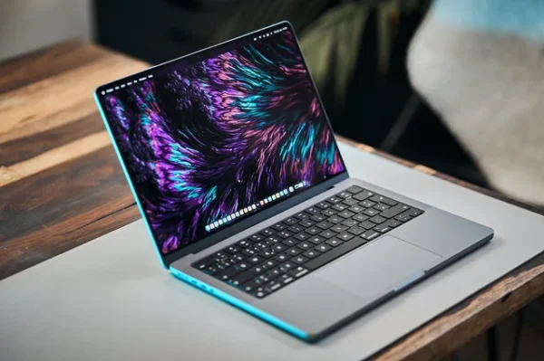 MacBook pro 14 - Image 3